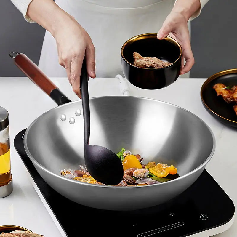 Cast Iron Wok Non-stick Wok Pan Chinese Iron Wok for Kitchen Less Oil Smoke Cast Iron Pan Induction Cooker Kitchen Cookware