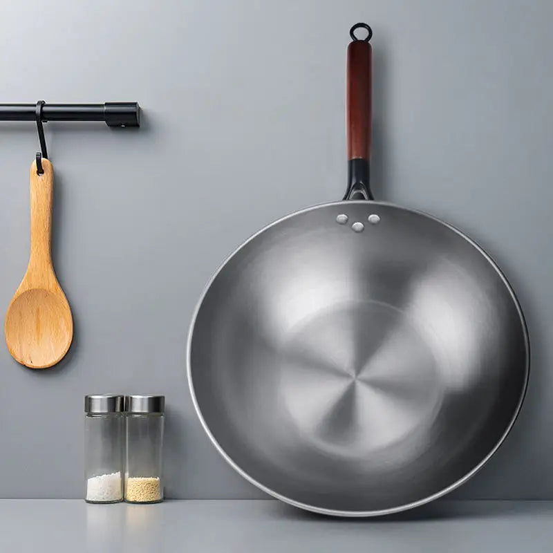 Cast Iron Wok Non-stick Wok Pan Chinese Iron Wok for Kitchen Less Oil Smoke Cast Iron Pan Induction Cooker Kitchen Cookware