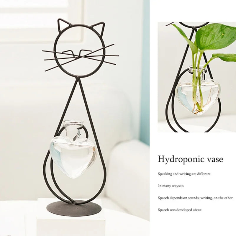 Hydroononesche Glas Häerz Vase mat Metallholder Hand welden eng schéi Kazform Vase fir Heem Partei Rase Valentin Dag Dekor Vase Vase