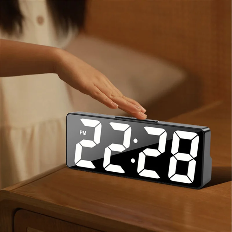 Seneste digitale ur LED ALARME BEDROOM ELEKTRONISK SKRIFT UR med temperaturvisning Justerbar lysstyrke 12/24 timer