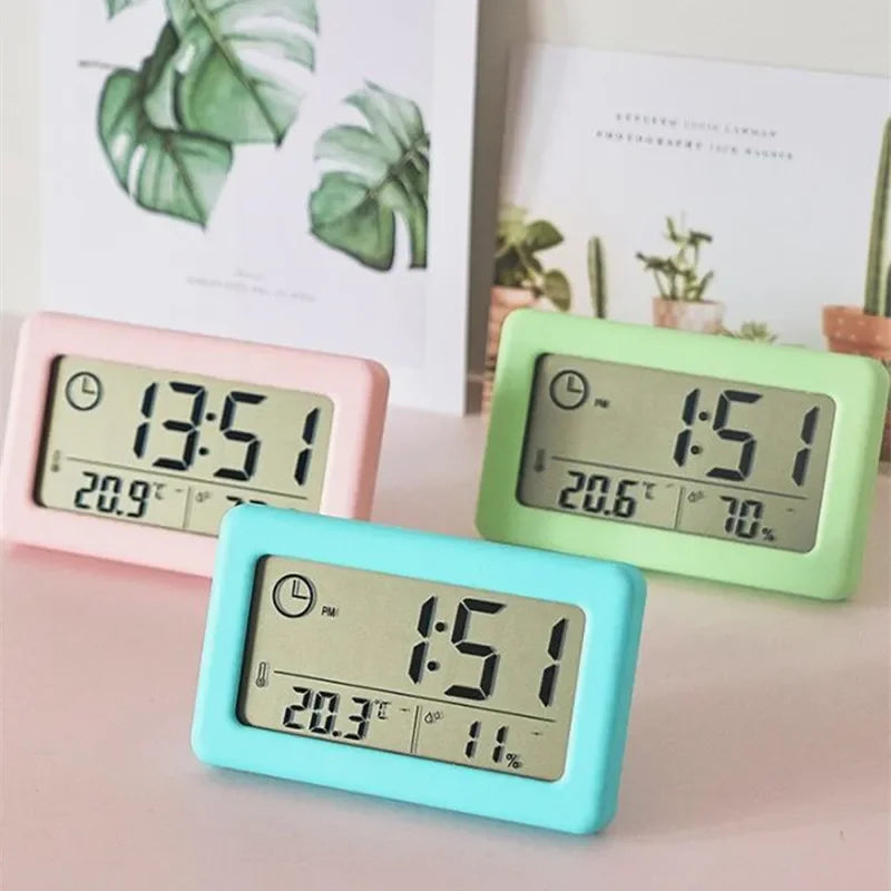 Mini digitaalinen kelloelektroniikan lämpötila ja kosteus Kannettava työpöydän kellon lämpömittari Hygrometri 12/24h Akkukäyttöinen