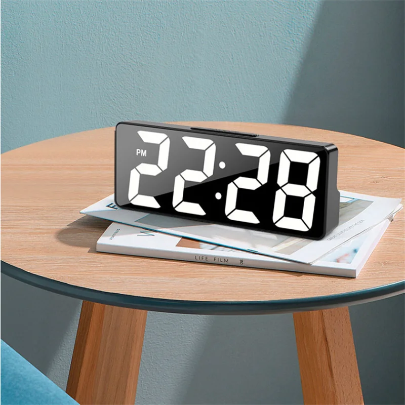 Seneste digitale ur LED ALARME BEDROOM ELEKTRONISK SKRIFT UR med temperaturvisning Justerbar lysstyrke 12/24 timer