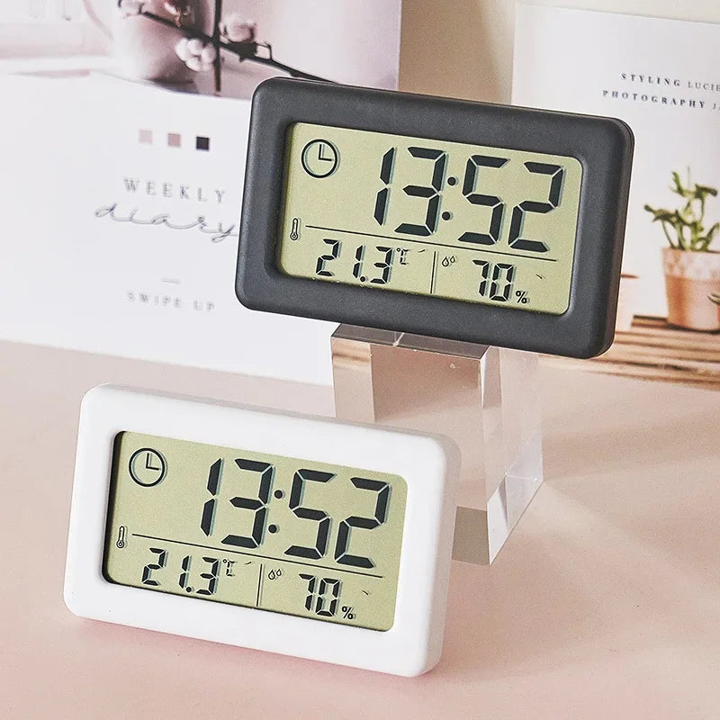 Mini digitaalinen kelloelektroniikan lämpötila ja kosteus Kannettava työpöydän kellon lämpömittari Hygrometri 12/24h Akkukäyttöinen