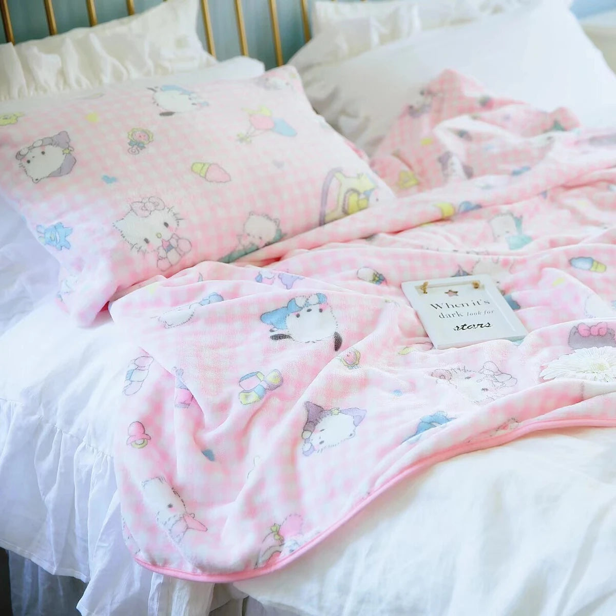 Sanrio Cute Hello Kitty Blanket Warm Flannel Blanket Pillowcase Japanese Style Pattern Printing Blanket Bedspread Bedroom Girl