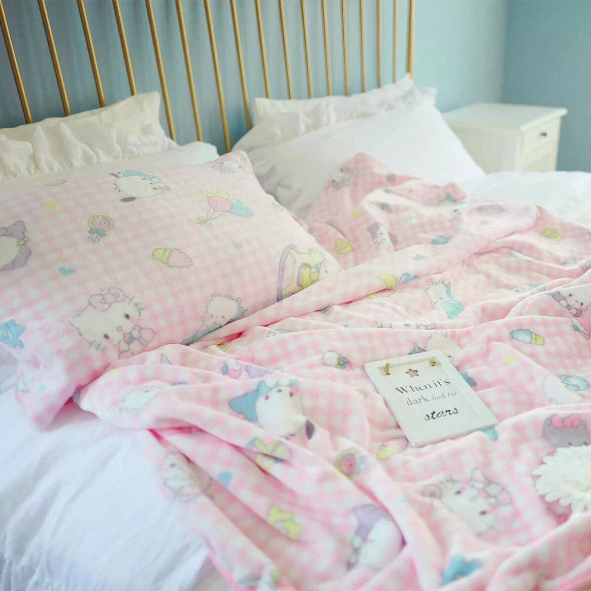 Sanrio Cute Hello Kitty Blanket Warm Flannel Blanket Pillowcase Japanese Style Pattern Printing Blanket Bedspread Bedroom Girl