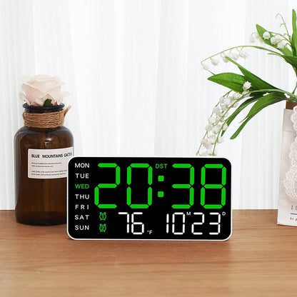 CONTROL VOCE CONTROL ALARM ALARM COMPLETĂ USB COMPLETĂ DIGITALĂ DIGITALĂ TEMP DATA DATA SĂPTĂMÂNĂ 12/24H DST Reglare a luminozității Cascade cu 2 alarme
